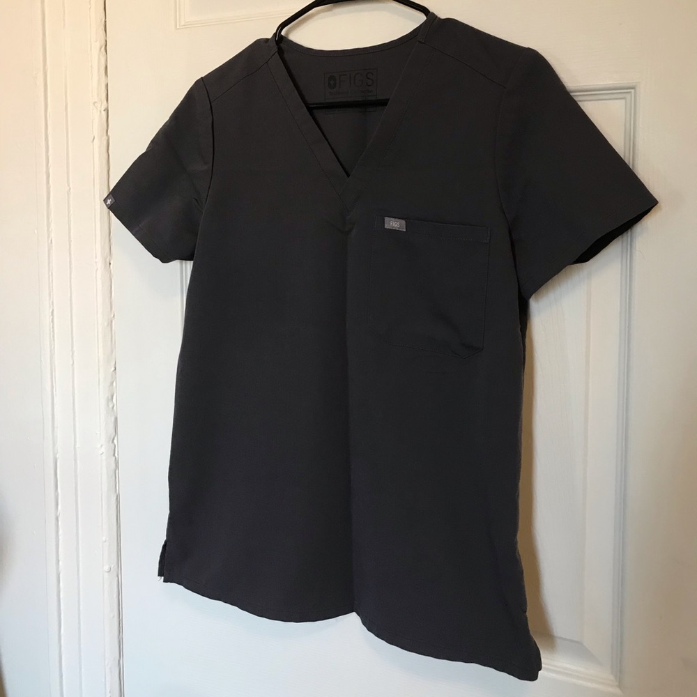 Figs Catarina One Pocket Scrub Top in Charcoal Gray